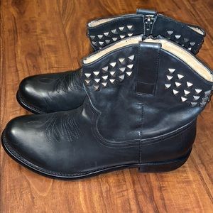 Juicy Couture Short studded boots
